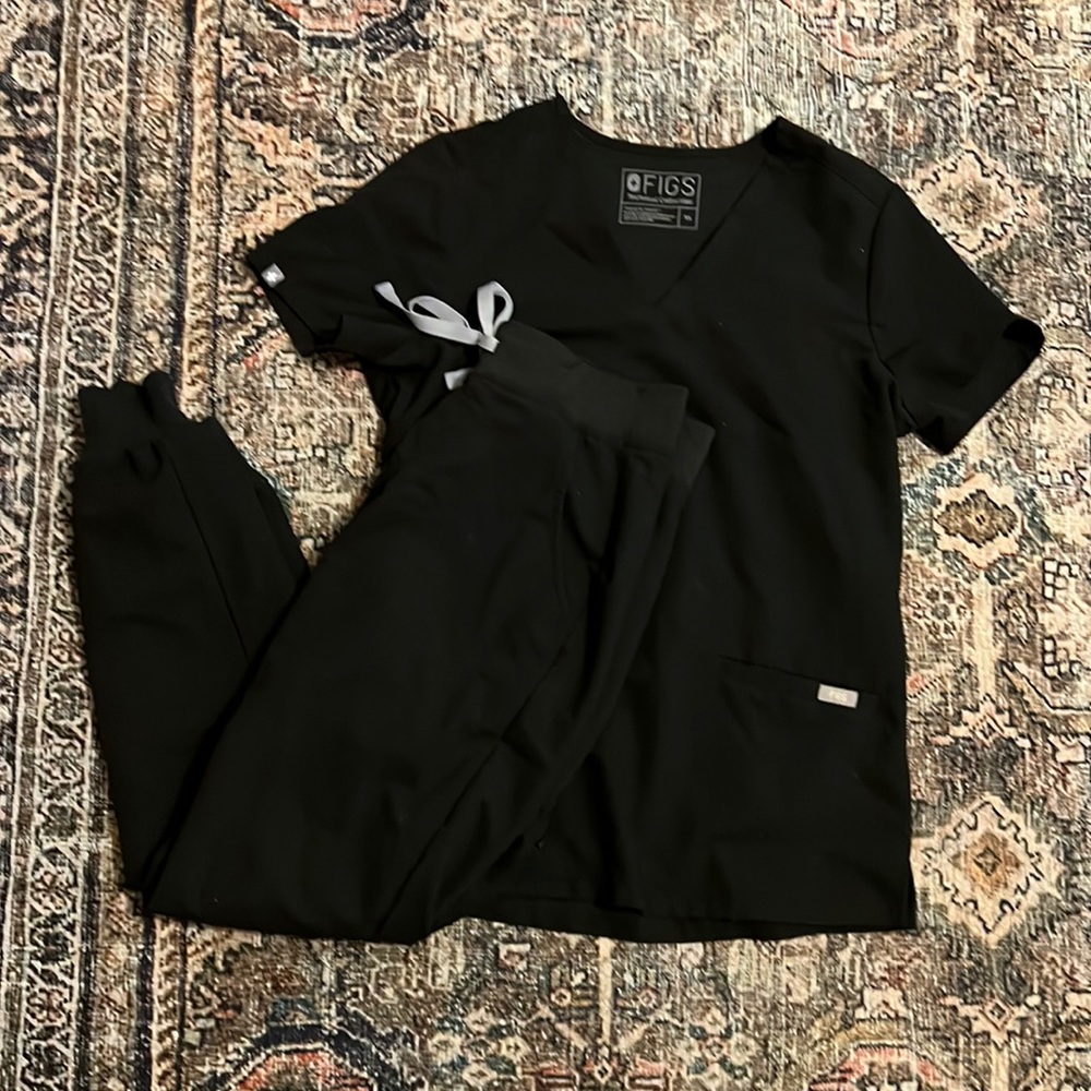 FIGS black scrubs